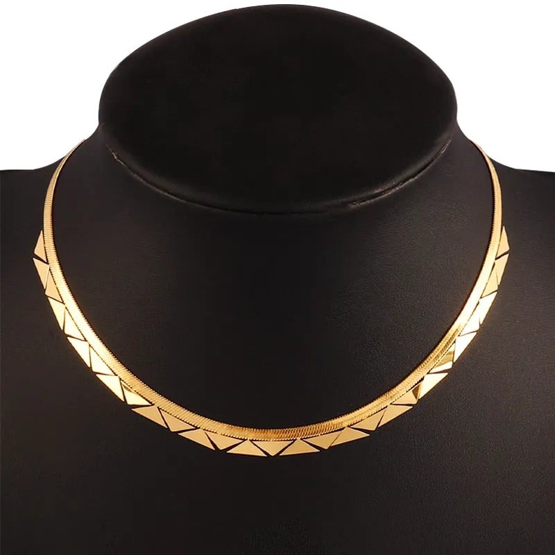 Round Geometric Pendant Necklace Choker