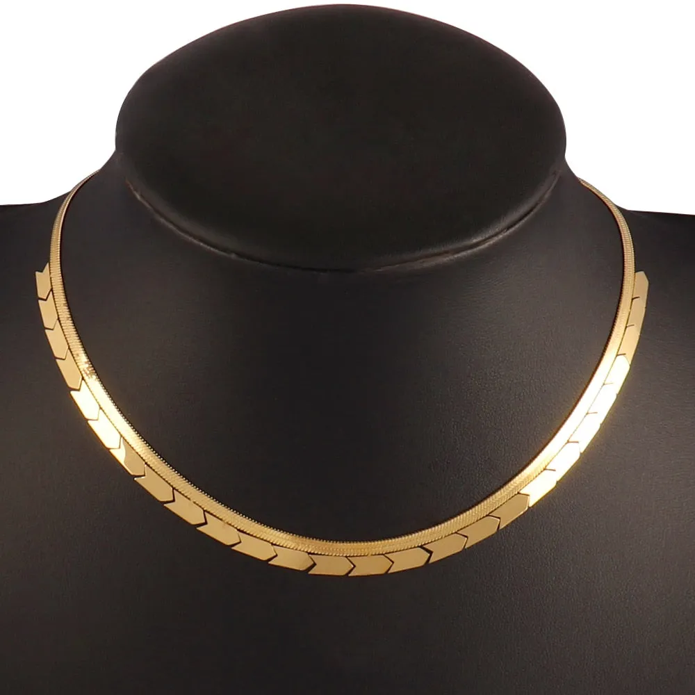 Round Geometric Pendant Necklace Choker